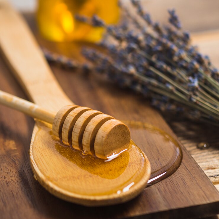 honey-dipper-wooden-spoon-with-honey-chopping-board_23-2147918959.jpg?1711876632674